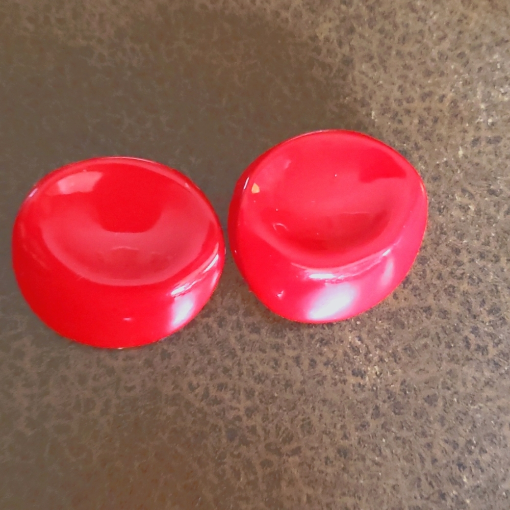 Vintage retro Red bake lite plastic 1 inch earrings costume jewelry